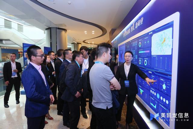 黑科技当道！机器人、全息屋开启未来商业新纪元！