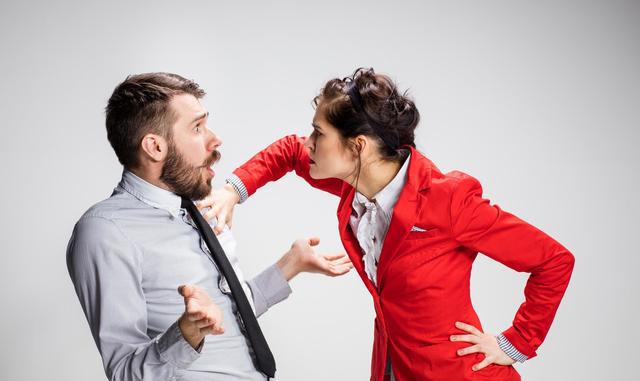 员工无理顶撞上司如何处理,对当众顶撞领导的员工该如何处理