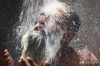 夏天洗澡什么姿势最好,夏天什么水洗澡好