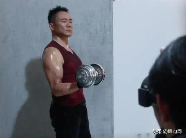 丁海峰为了演武松天天练肌肉,52岁丁海峰再演武松视频