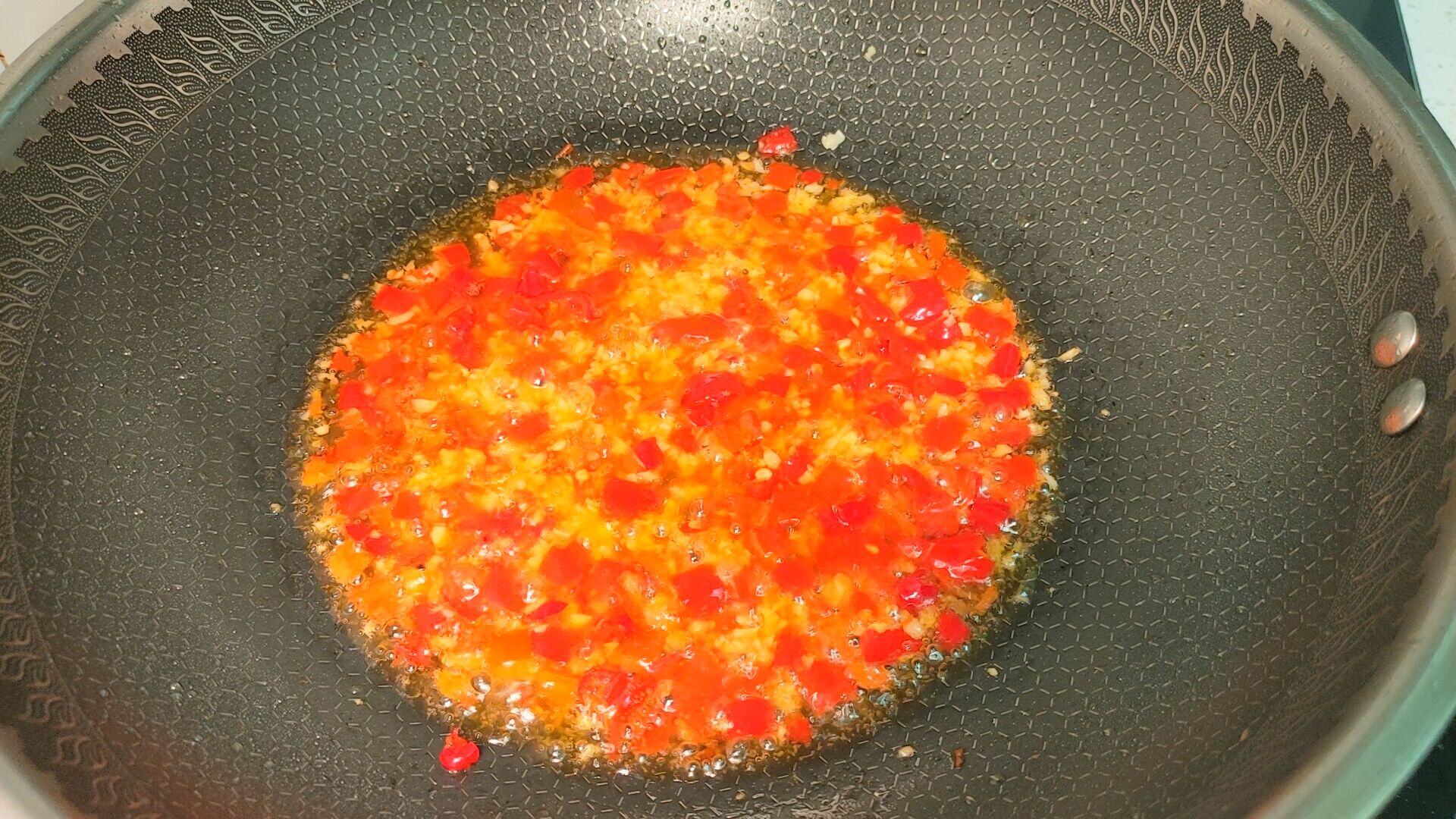 剁椒芋头怎么做好吃又简单,湖南剁椒芋头做法