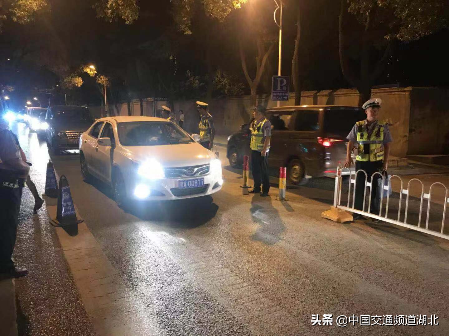 武汉严查酒后车辆司机,咸宁城区交警严查酒驾醉驾不放松