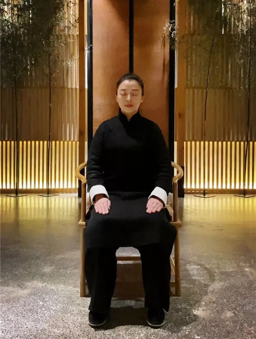 居家战疫健身动作,宅家战疫强身健体