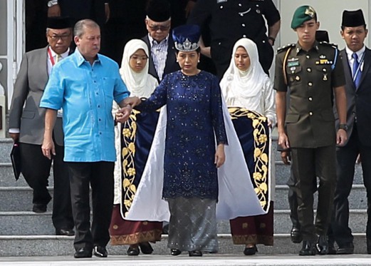 马来西亚国王礼服,马来西亚王室皇冠