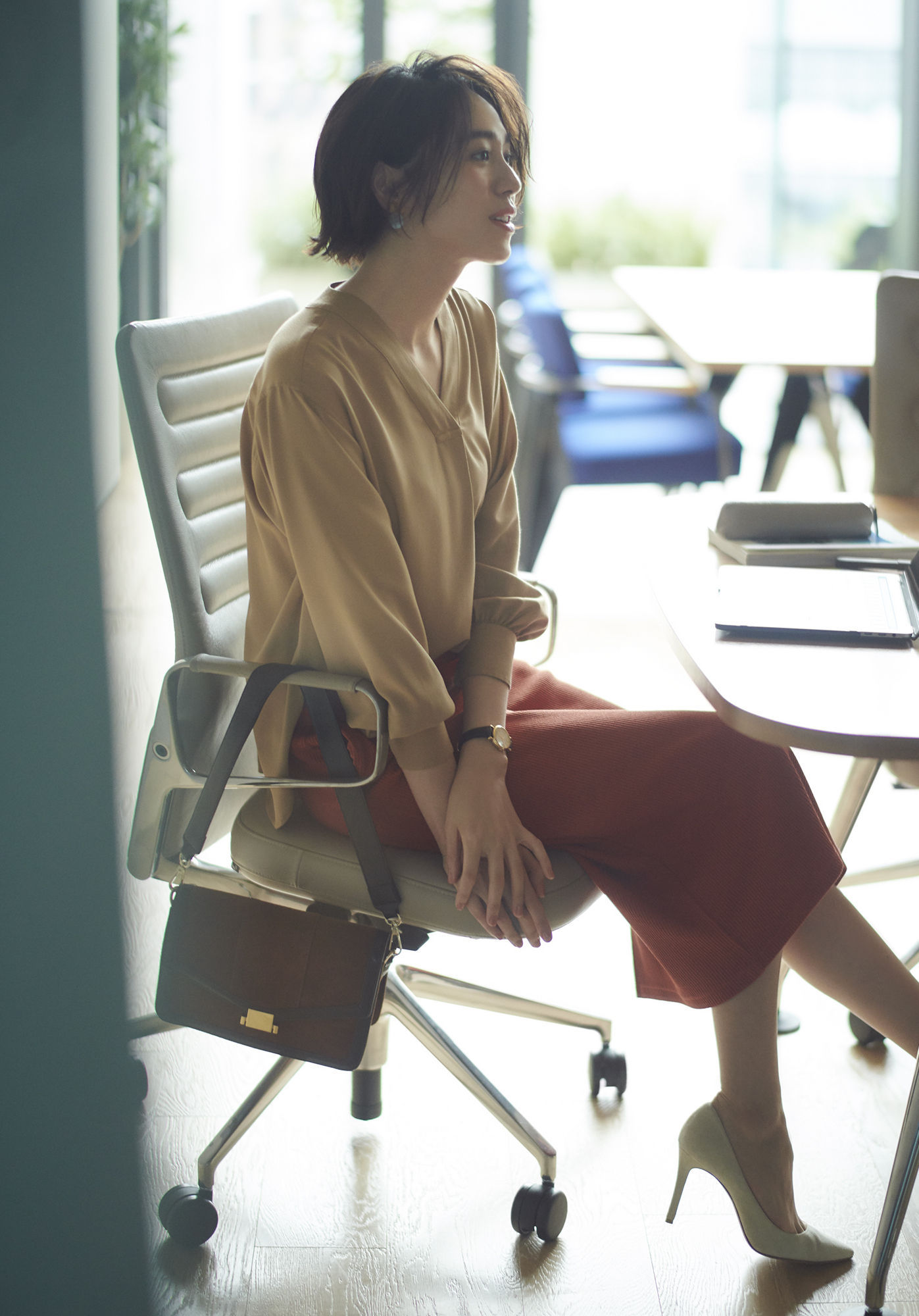 干净利落职业装,利落黑色职业装