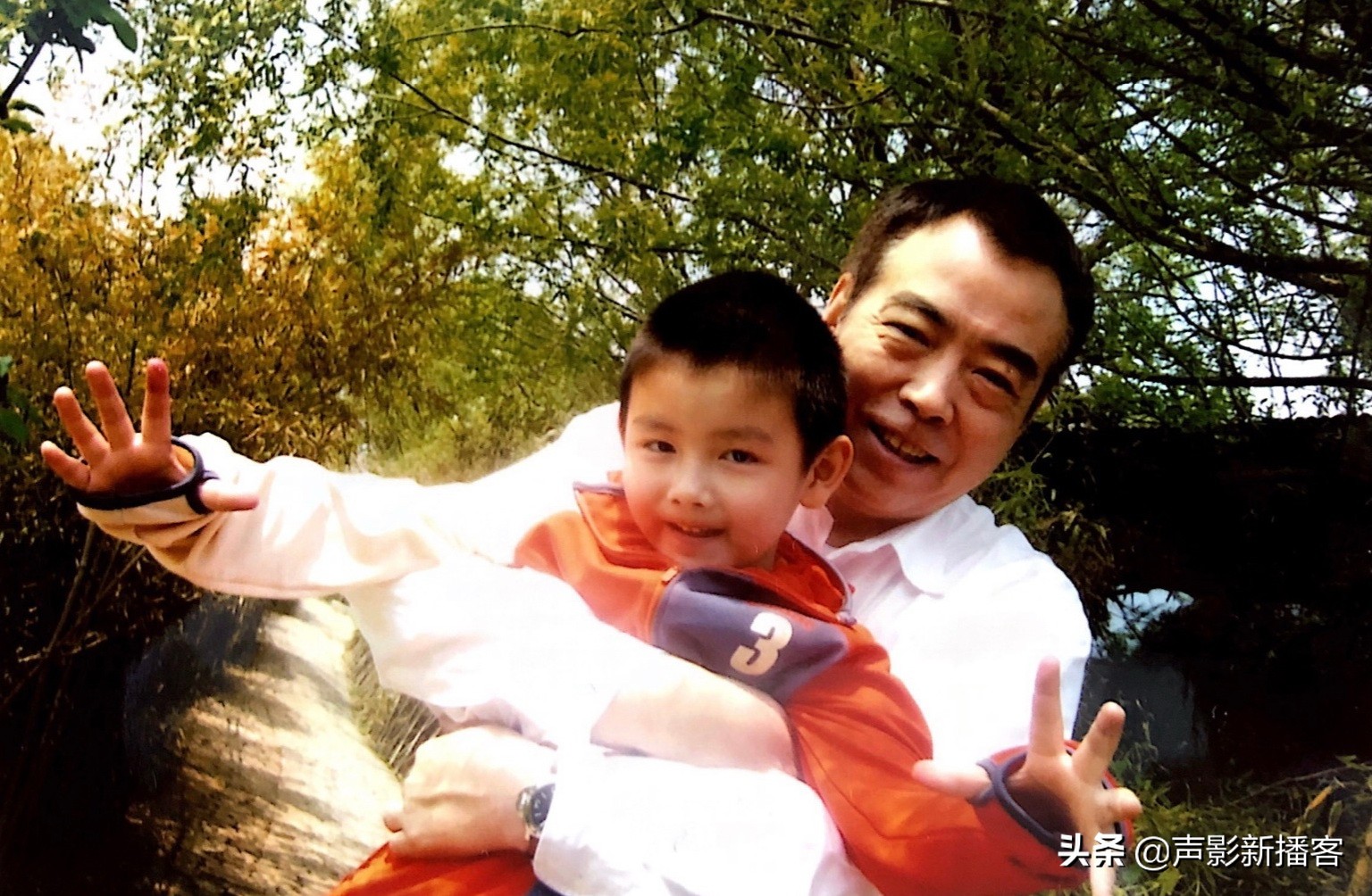 陈飞宇晒童年照为陈凯歌庆生,陈凯歌回应陈飞宇小时候