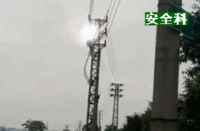 男子触电浑身抽搐倒下成功自救,触电事故及现场自救