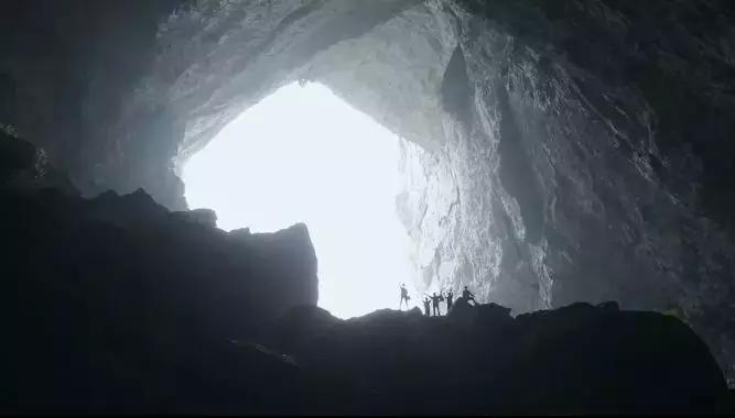 这个男人4年只花1500块陪父母，却看哭千万中国人，巩俐为他点赞