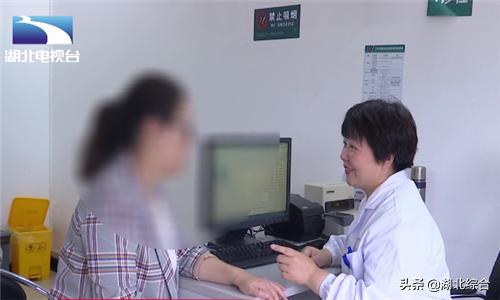 女子非洲旅游手绘纹身，不料红肿发痒患皮炎，医生：小心传染艾滋