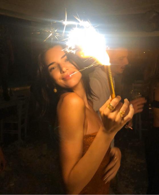 卡戴珊五姐妹谁吸金最强,卡戴珊家族的女人们到底多有钱