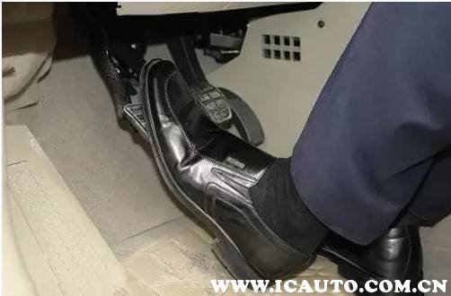 刹车有漏气的声音刹车软,刹车总泵坏了的表现漏刹车油