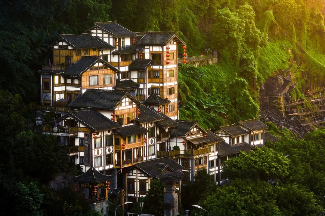 我们用25张图，去拆开8.2402万平方公里的重庆