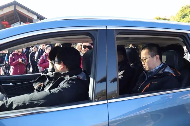 上汽大通maxusg50试驾,上汽大通g50试驾对比广汽传祺gm6