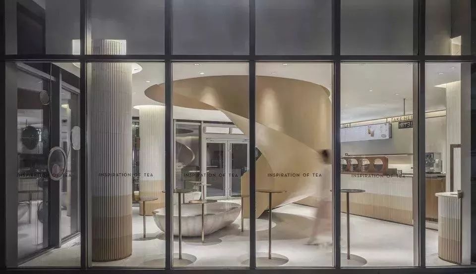 服装人要哭了！年利润4亿、估值90亿的喜茶竟然跨界服装行业？