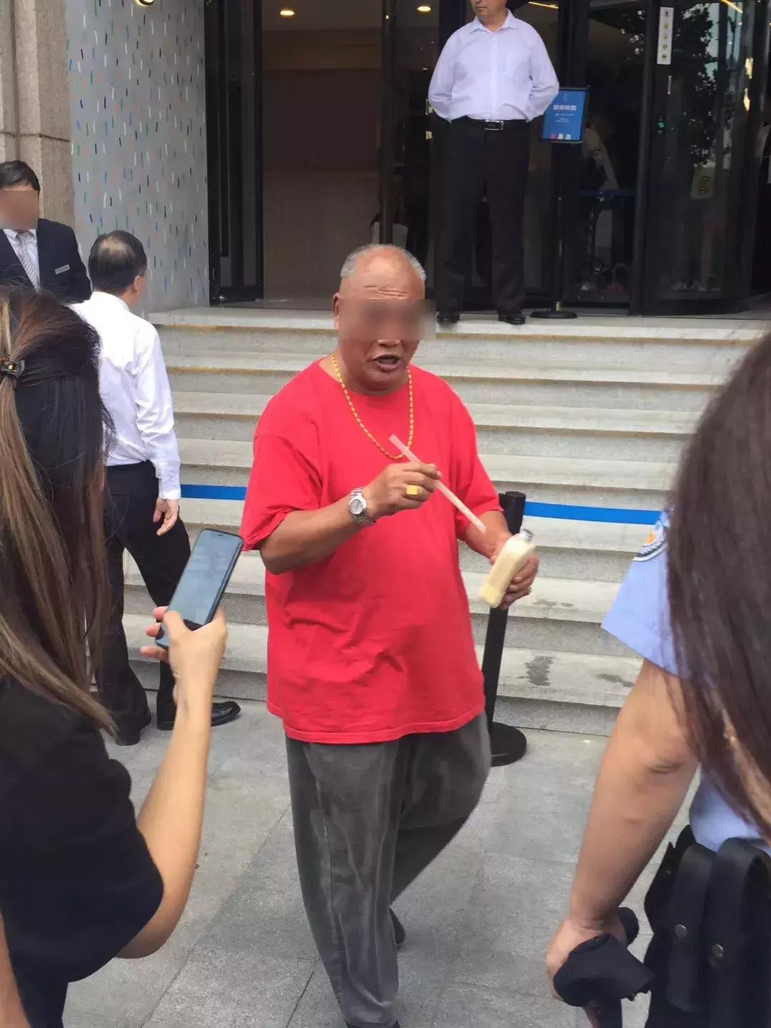 周杰伦奶茶在上海哪里,周杰伦同款奶茶被炒到上千块一杯