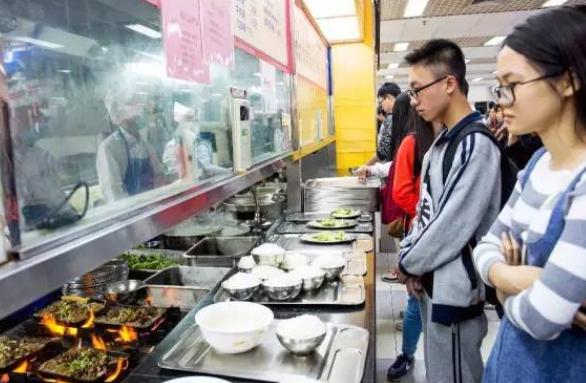 为啥大学食堂饭菜那么“便宜”?不怕“亏”吗?这4点原因很现实
