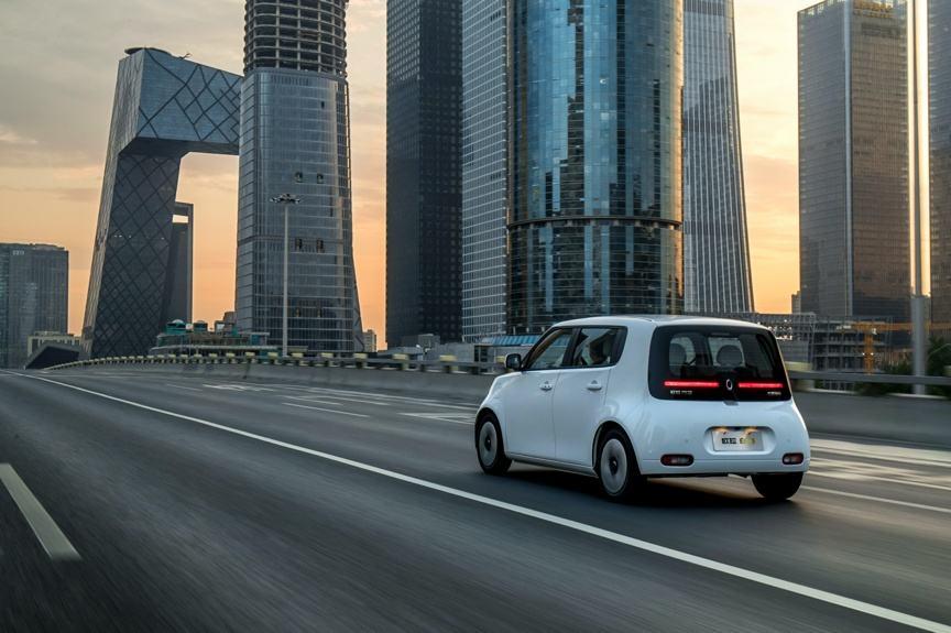 欧拉黑猫和宏光miniev哪个好,欧拉白猫小野猫和宏光miniev