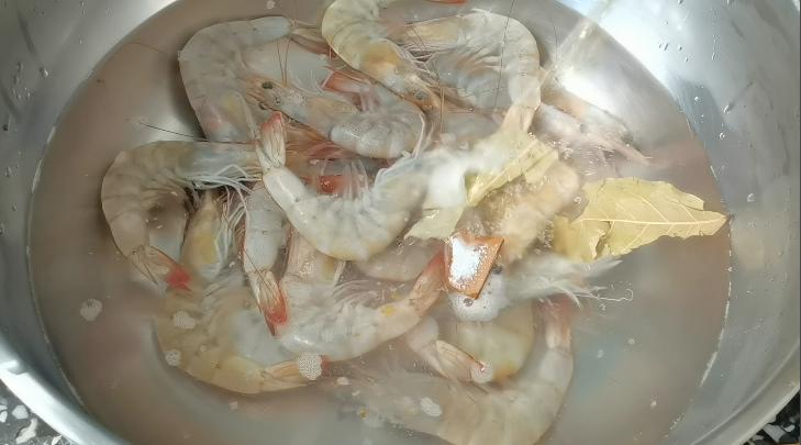 盐水大虾需要开锅后煮多长时间,盐水煮大虾冷水下锅还是热水下锅