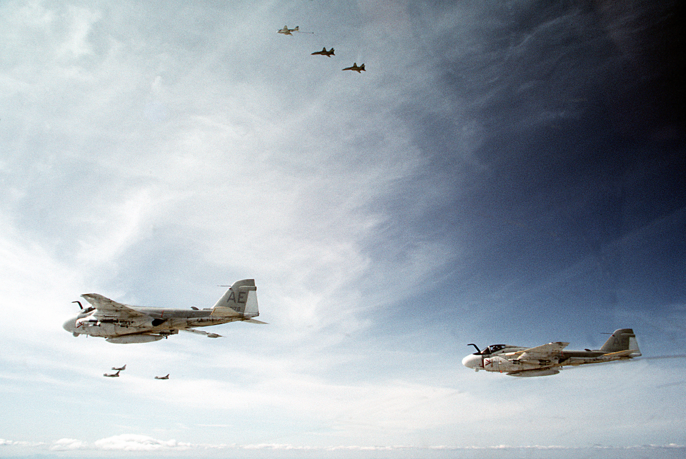 美国海军舰载航空兵第一种全天候攻击机——A-6“入侵者”攻击机