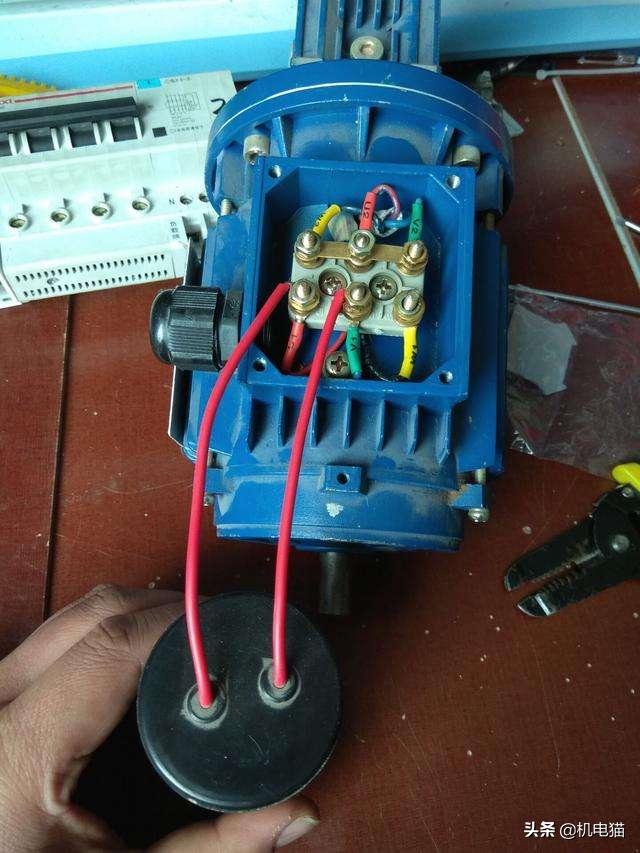 1.5千瓦三相电机改单相配多大电容,变频器单相变三相工作原理