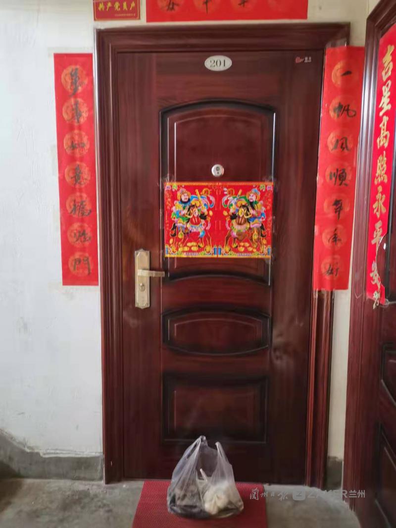 【疫情防控七里河在行动】居家隔离不隔爱,阿干镇*党**员干部“代购”送关怀