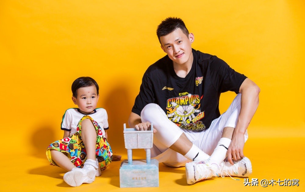 中国队长周鹏全能型,周鹏在深圳男篮打球