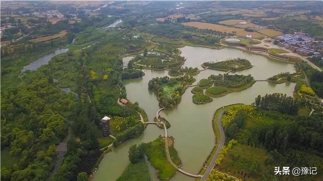 和我在街头走一走,和我在郑州的街头走一走歌曲完整