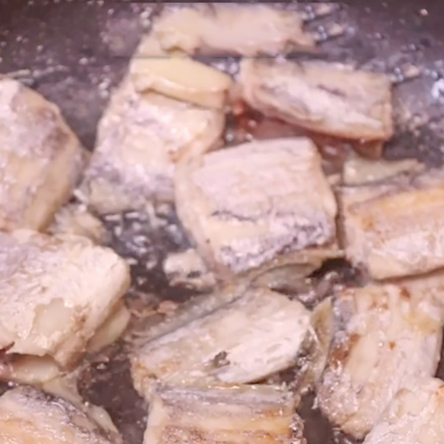 炖鱼放什么提鲜去腥好吃,炖鱼放什么料调味好吃窍门