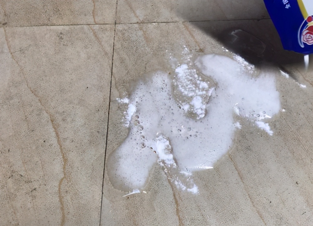 瓷砖地面太脏了怎么清理,地面瓷砖脏了怎么处理