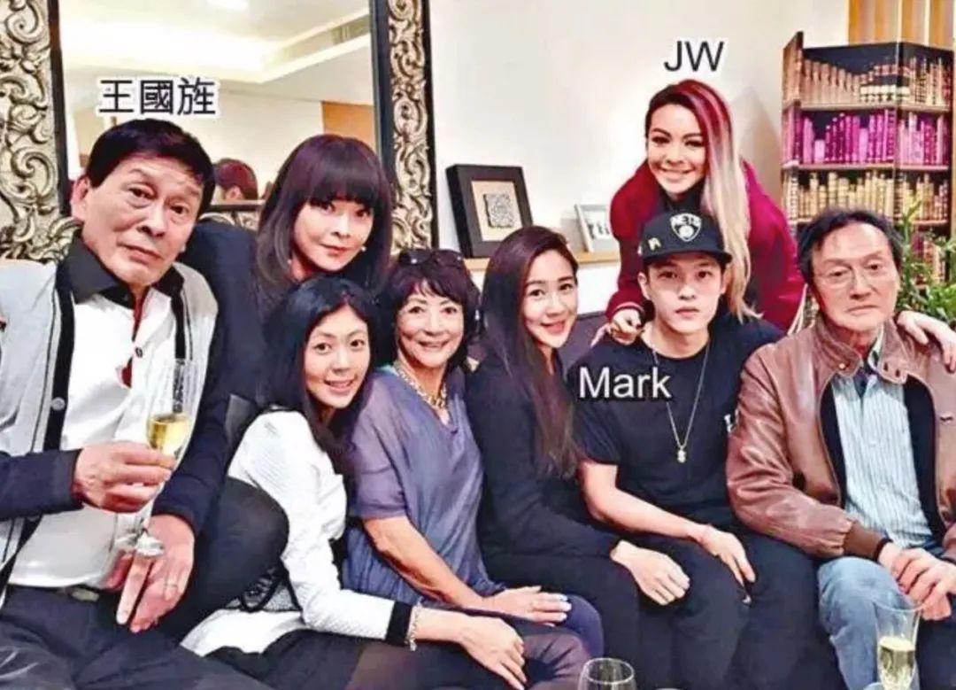 “为法制咖不惜撬了闺蜜墙脚”?是她真被下降头还是*脑洗**包来作妖