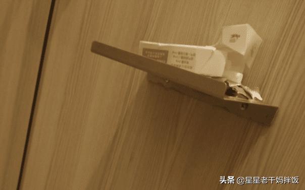 你们上公厕没纸，也是这么解决的吗？请出招吧，哈哈哈哈哈哈