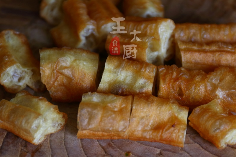 油条这样做好吃不腻让你天天想吃,家庭版油条简单的食材