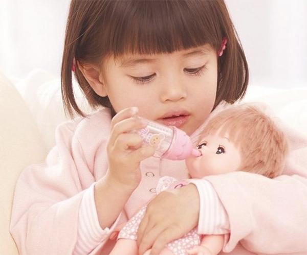 两岁宝宝走路摇晃，还弯腰屈膝，吓坏妈妈，去了奶奶家真相大白