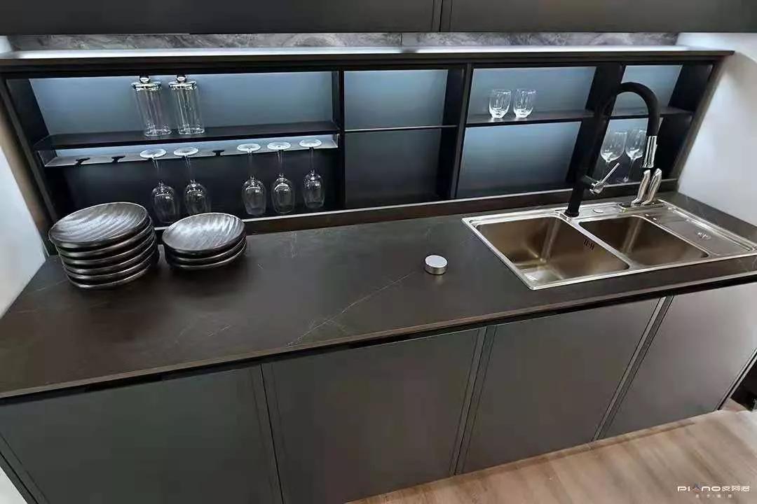 橱柜设计巧布局打造完美主义厨房,橱柜设计风格尽在其中