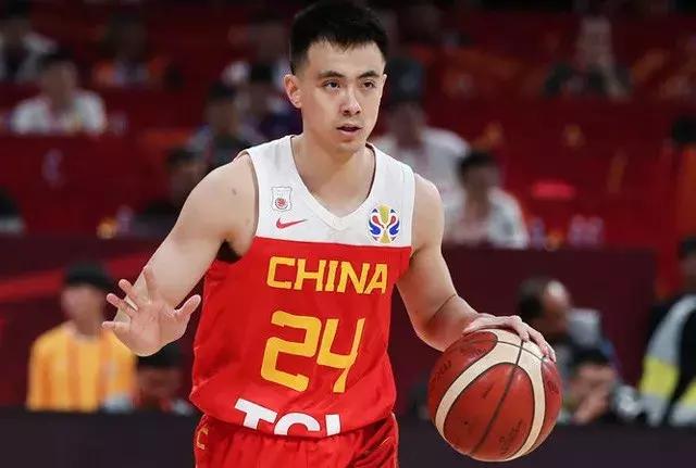 周琦再次发球失误,周琦发球失误只能怪他吗