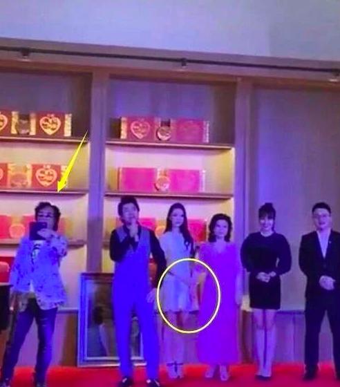 郎朗娇妻蜂腰,郎朗携25岁娇妻亮相