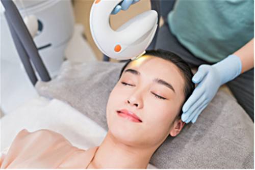 怎么改善斑点和暗黄,褐青色斑和雀斑哪个容易治疗