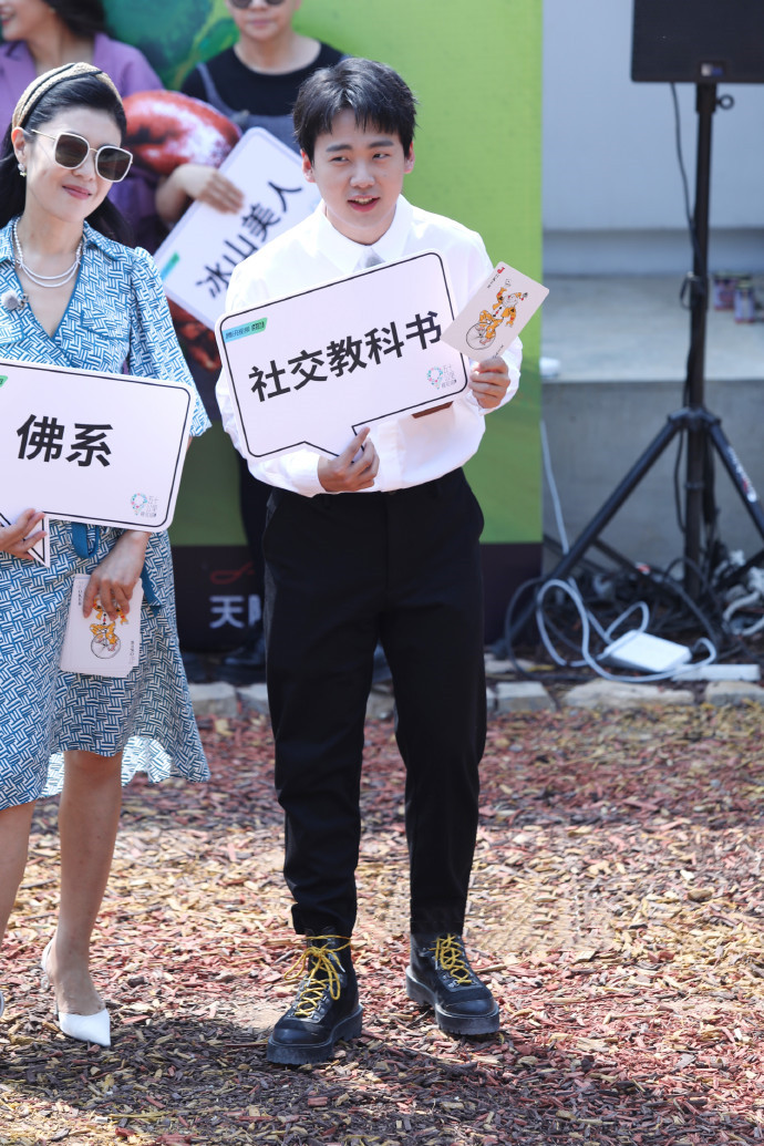 郭麒麟穿西装最帅的样子,郭麒麟穿西装真的帅