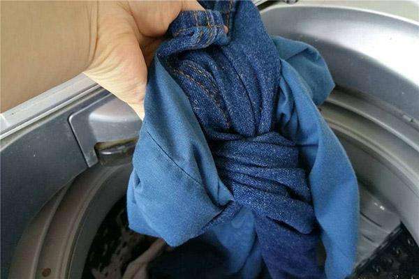 机洗少不了洗衣液，怎么合理使用，才能洗得更干净？