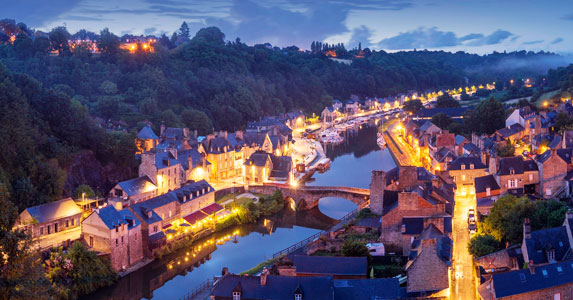 小说：我嫁了村里最帅小伙子，新婚夜他家却硬要我参与个奇怪仪式