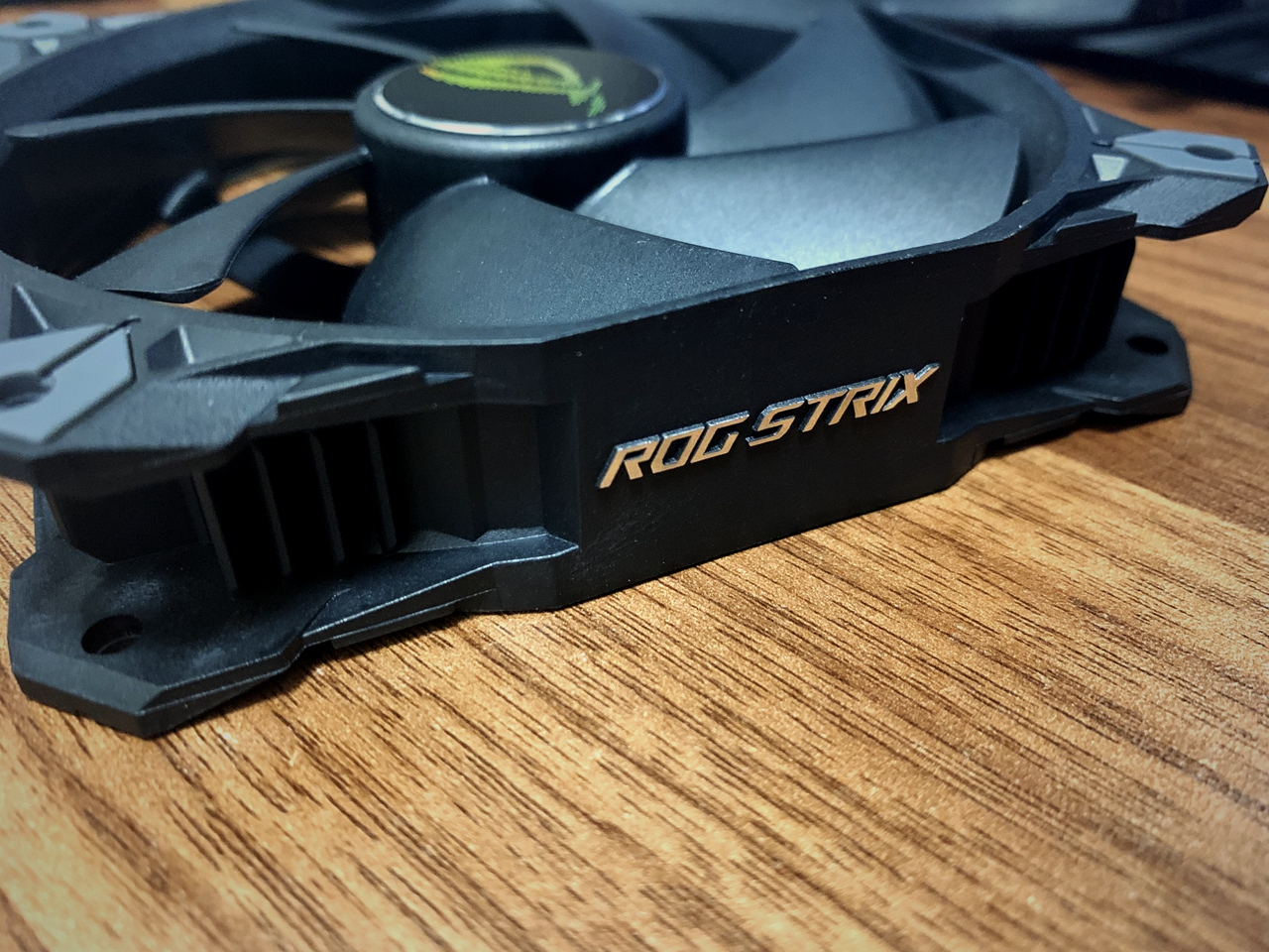 rogxf120风扇评测,内心强大外表朴素