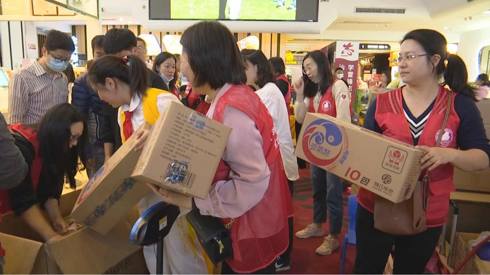 东厦小学“爱心小蜜蜂”传播“爱心花粉”，浇灌文明之花！