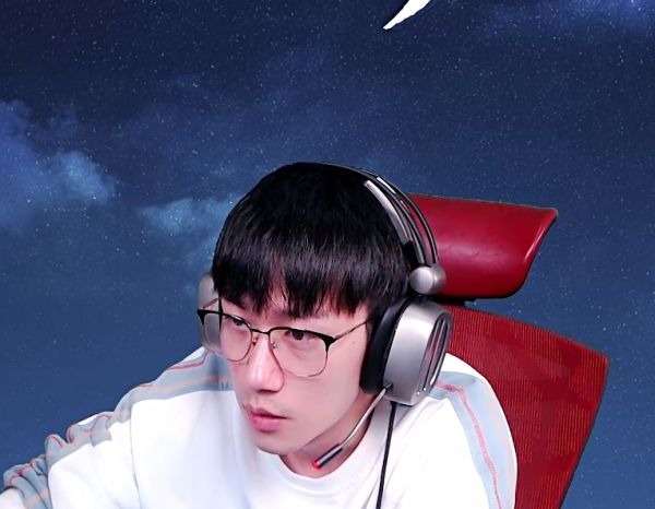 和平精英主播耳机,和平精英主播耳机插电脑上么