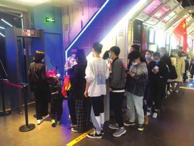 “国庆档”票房近40亿兰州影迷贡献1900万