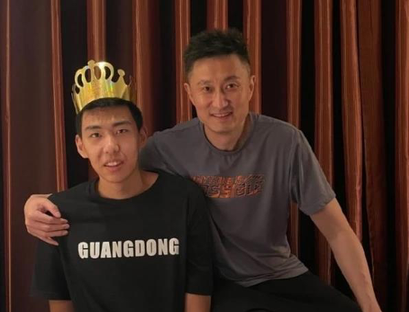 官宣！莫泰签约正式达成，00后内线接班苏伟，辽篮小将迎来春天