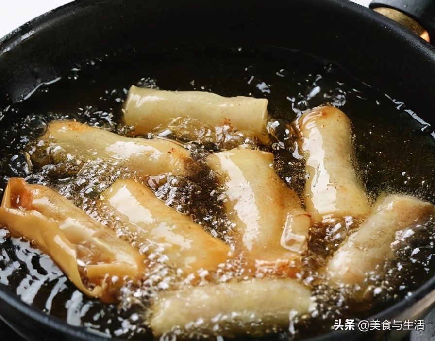 做春卷的手法全过程,怎样做皮薄酥脆的春卷