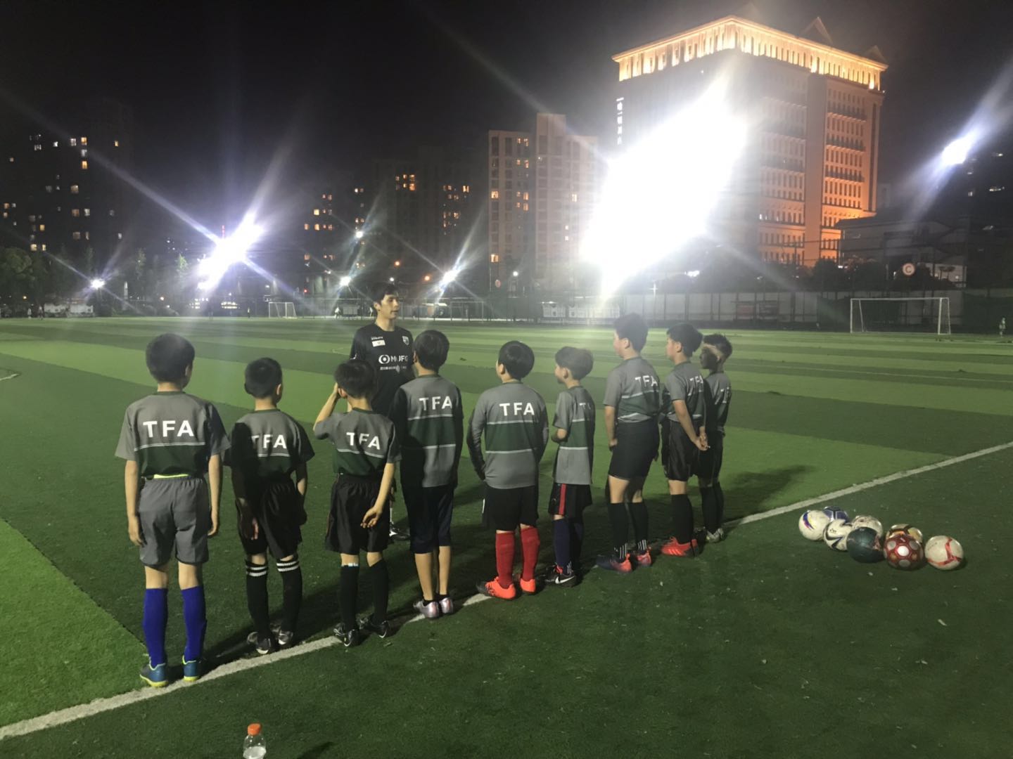 场边观察之一：大脚一时爽，队友泪两行