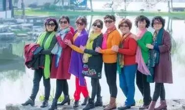 爸妈的拍照技术差距有多大,爸妈一起拍照姿势