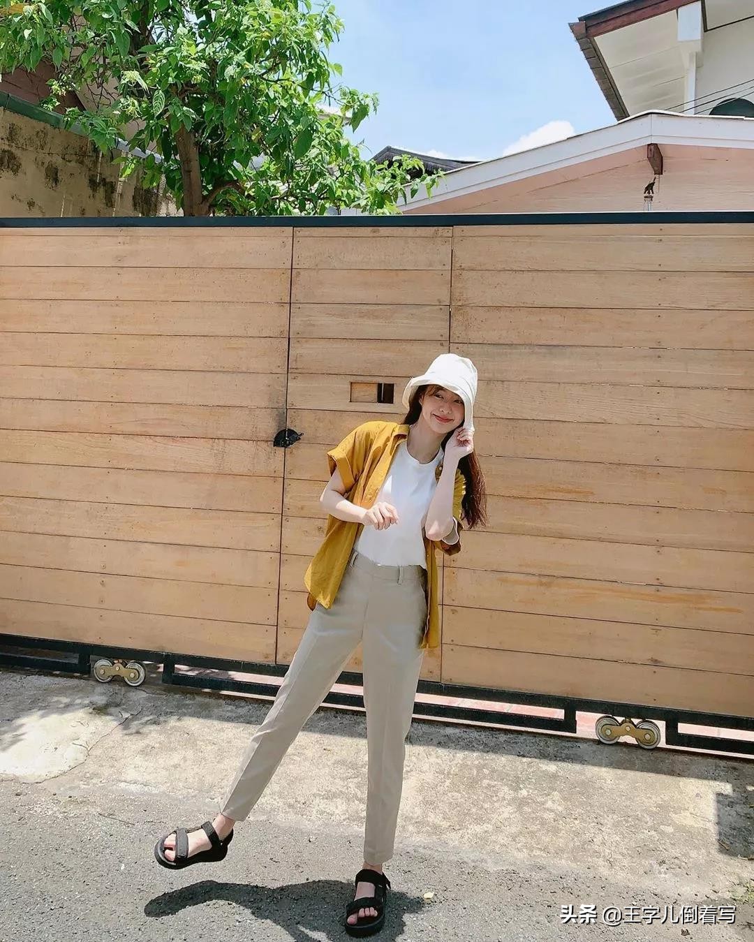 女生怎么摆pose怎么拍照好看,小女孩拍照如何摆pose戴帽子