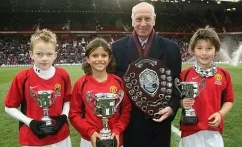 22岁华裔小将归化国足,22岁新星归化